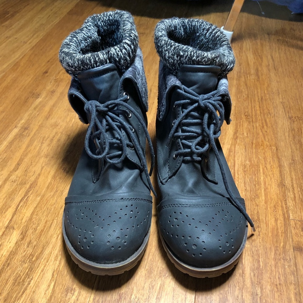 Black Sweater Flannel Boots (Size 8.5)